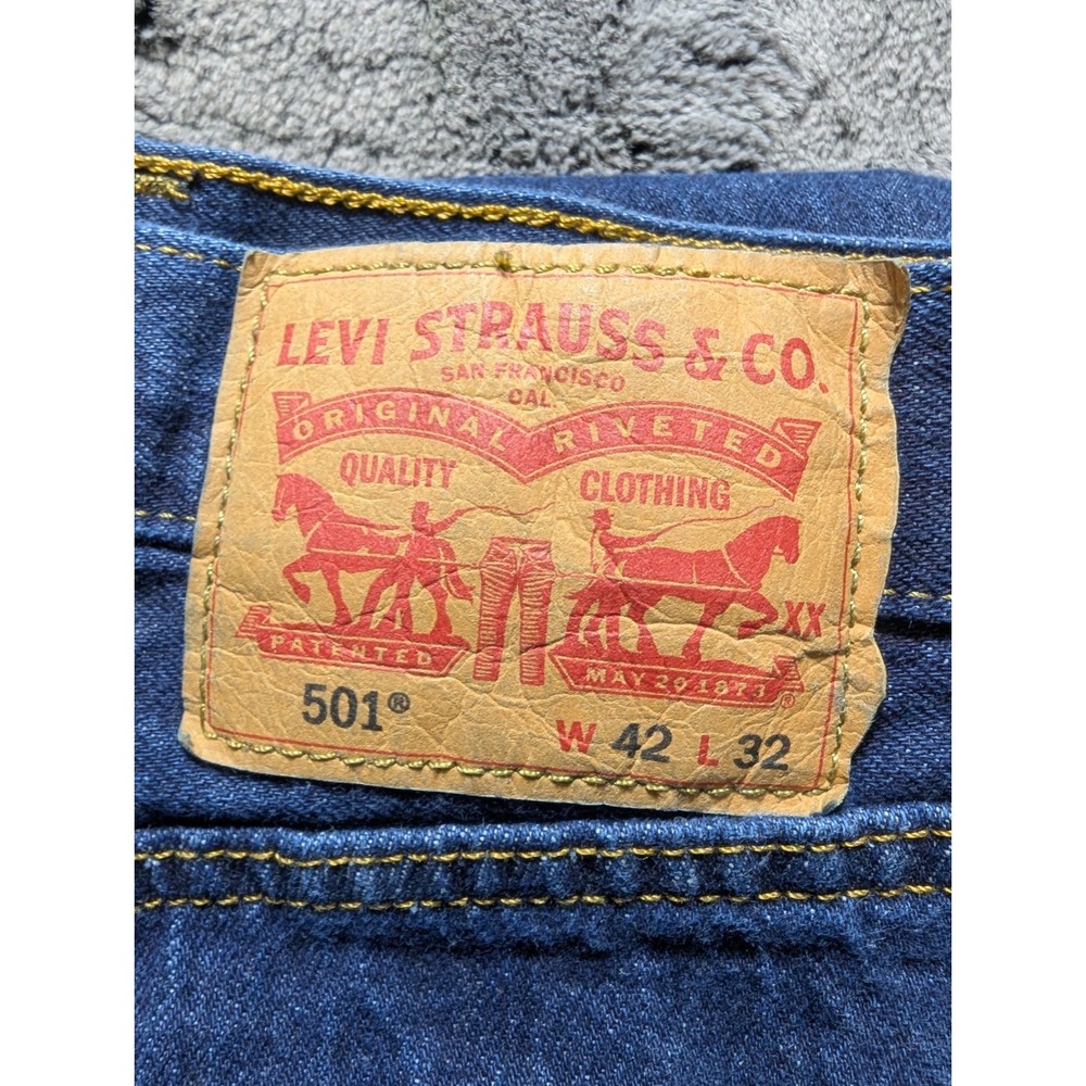 Levi's 501 Button Fly Straight Leg Jeans Men's Size 42x32 Dark Wash - Picture 13 of 15